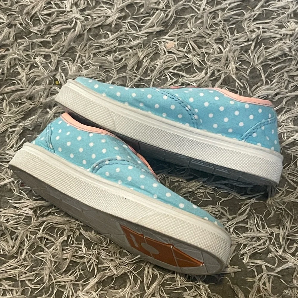 Oomphies Toddler Size 7 Slip on Sneakers Light Blue and white polka dot